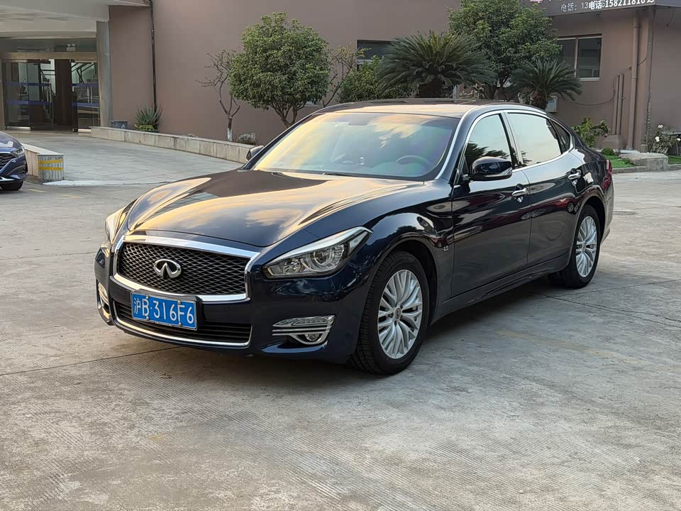 Infiniti Q70