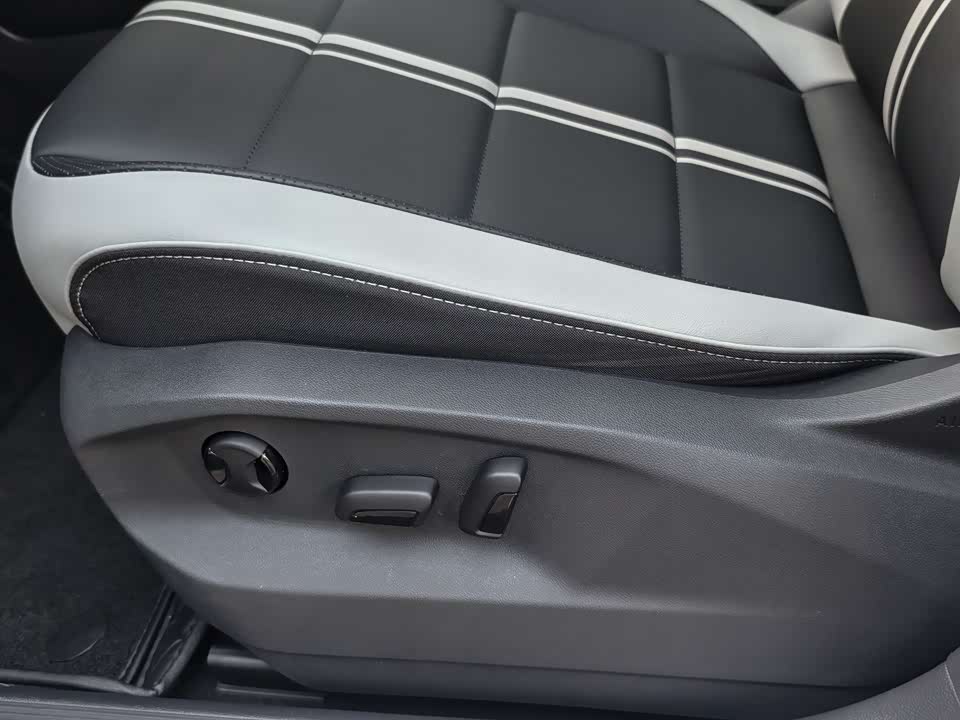 Volkswagen T-ROC exploring Songs