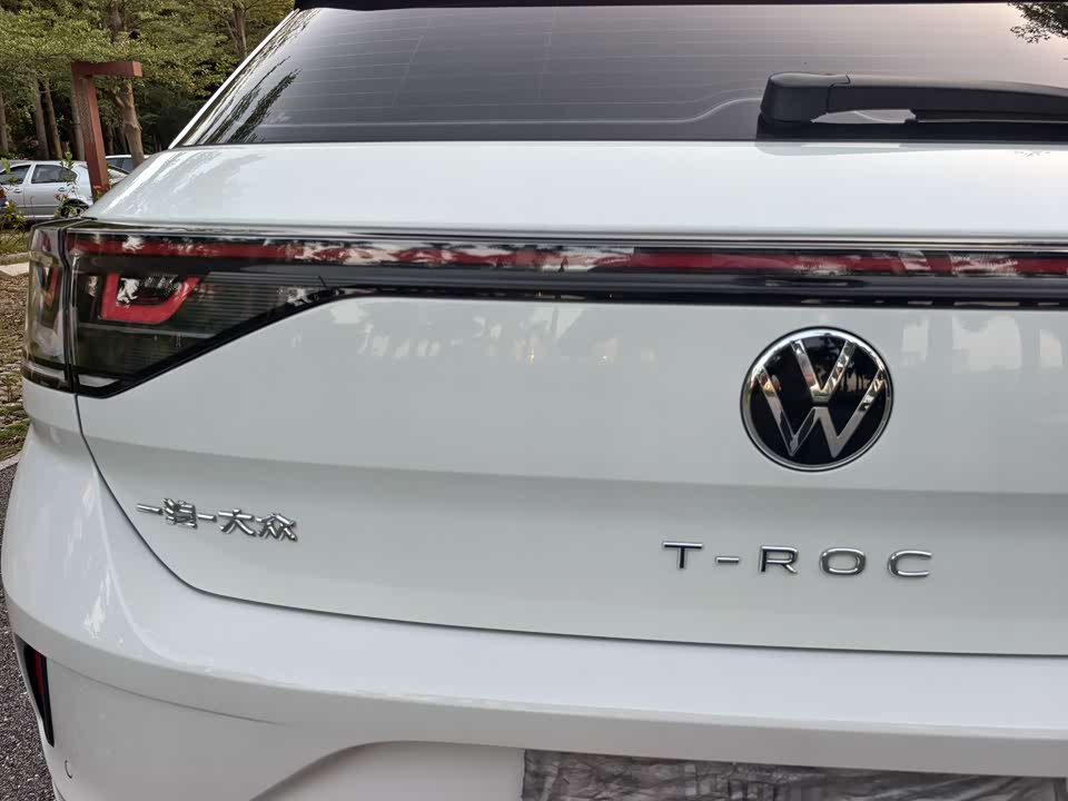 Volkswagen T-ROC exploring Songs