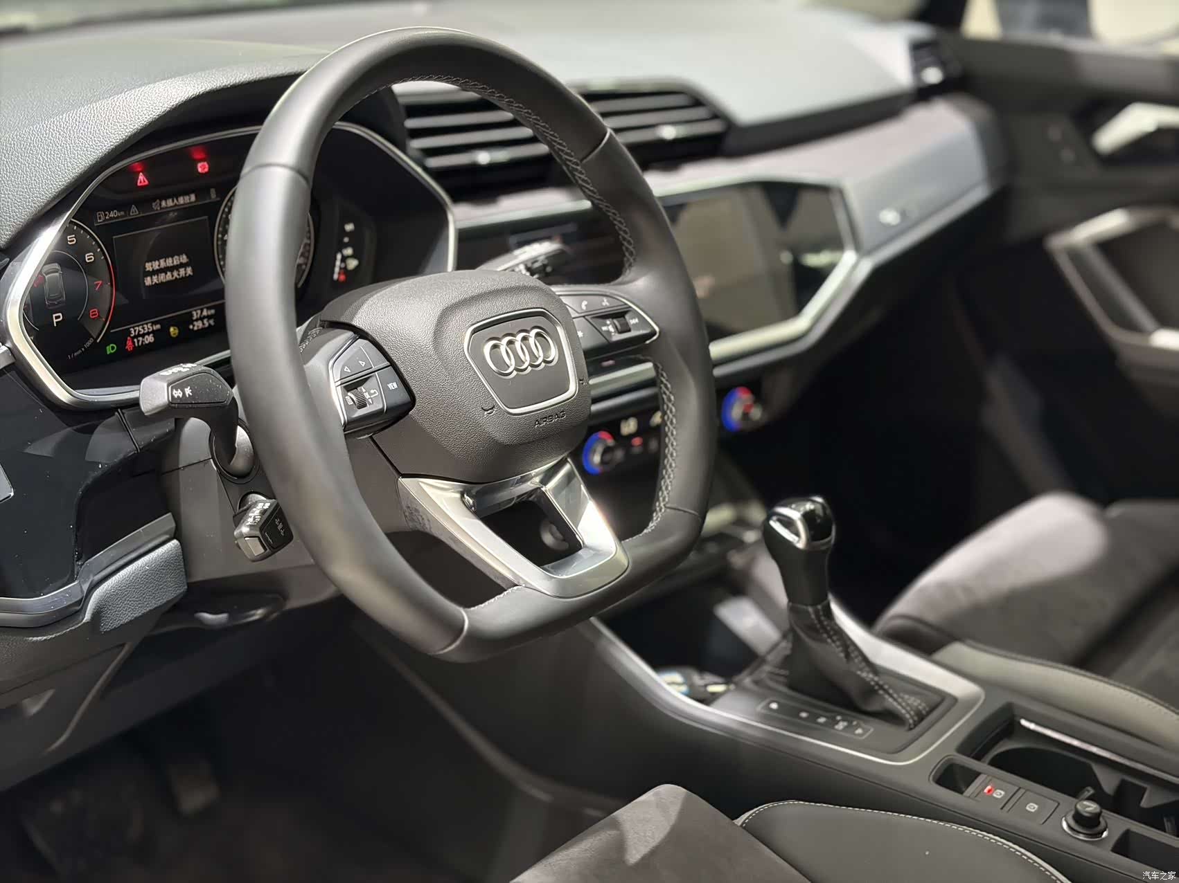 Audi Q3, 2023 13