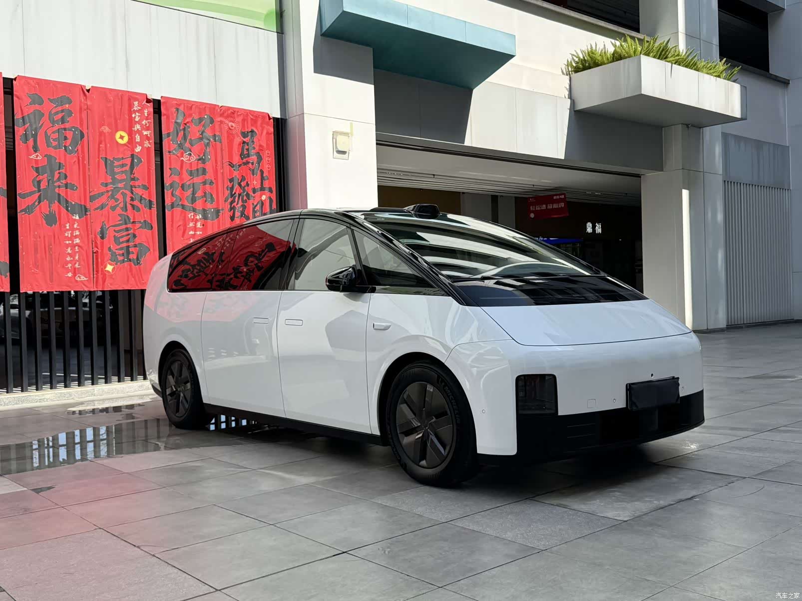 Li Auto MEGA, 2025 3