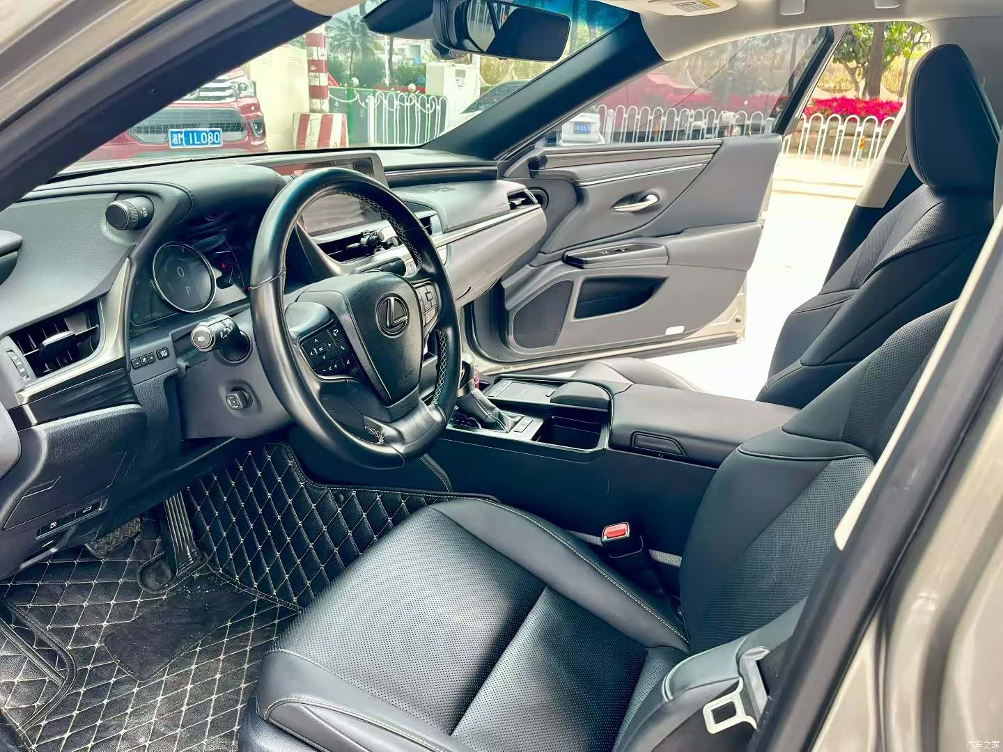 Lexus ES, 2020 все фото