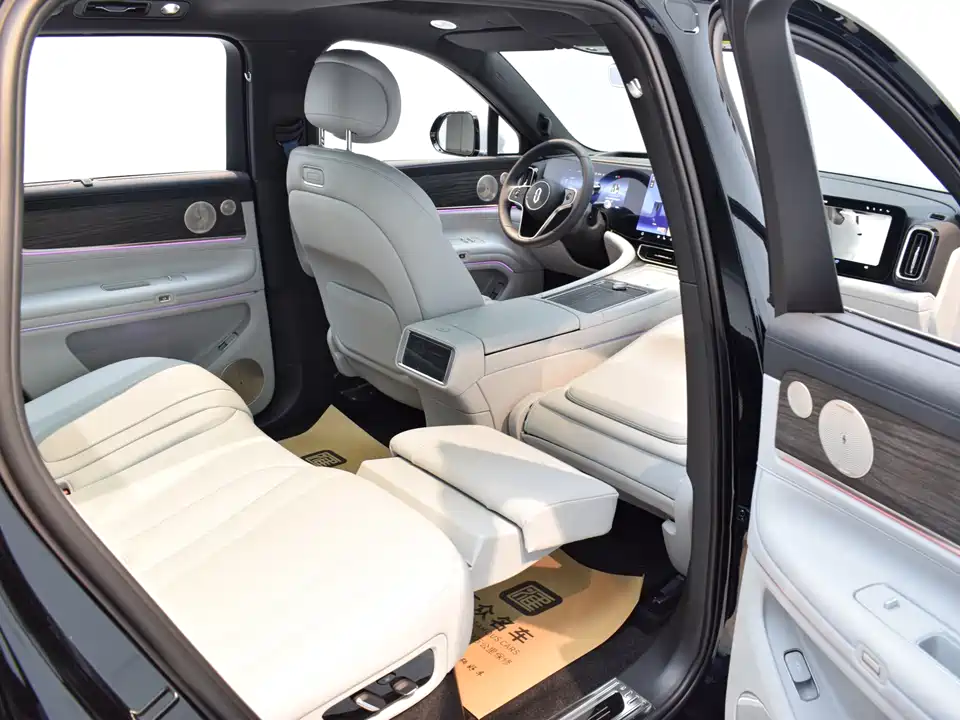 AITO Ask the world M9