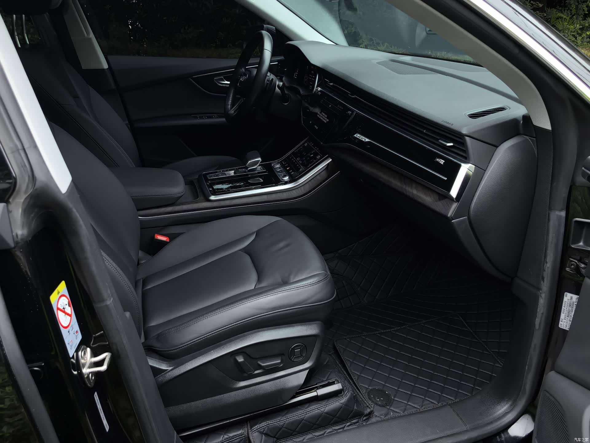 Audi Q8, 2021 9