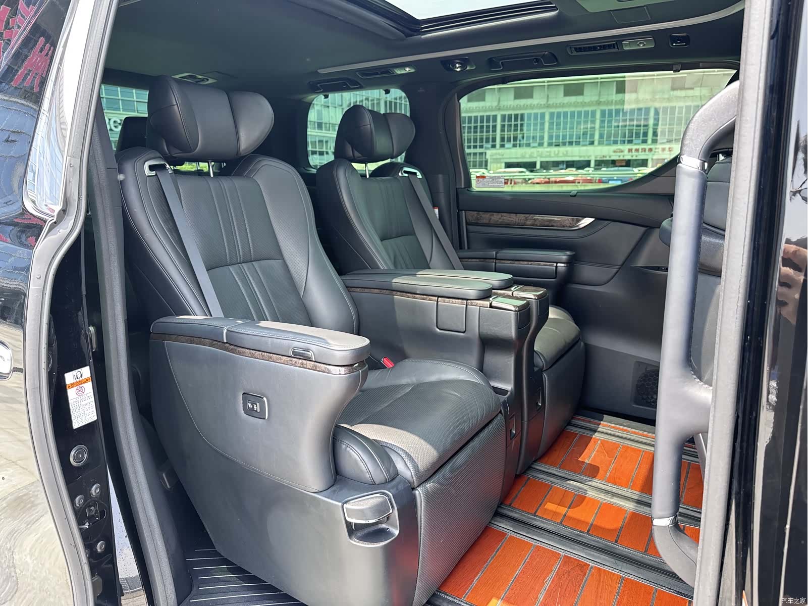Toyota Vellfire, 2021 10
