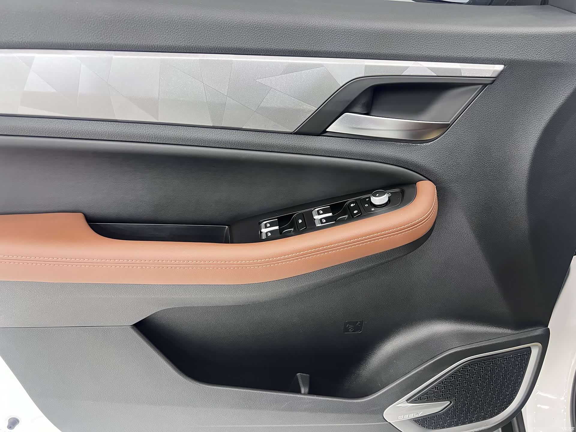Geely X6, 2022 8