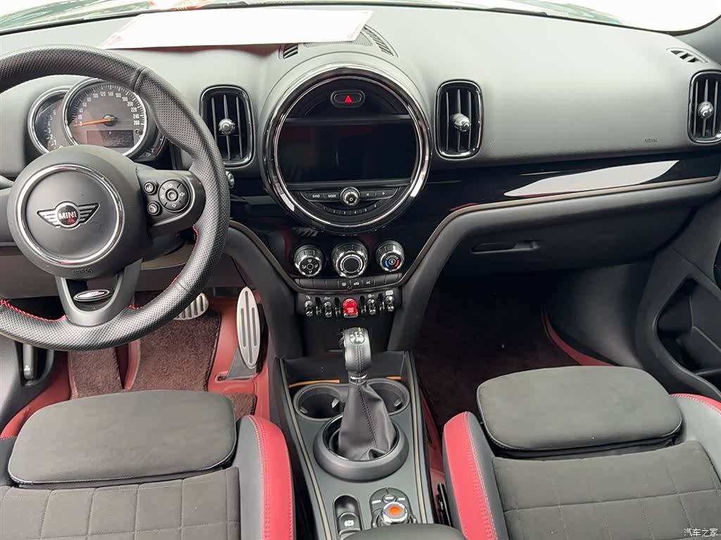 Mini Countryman, 2019 19