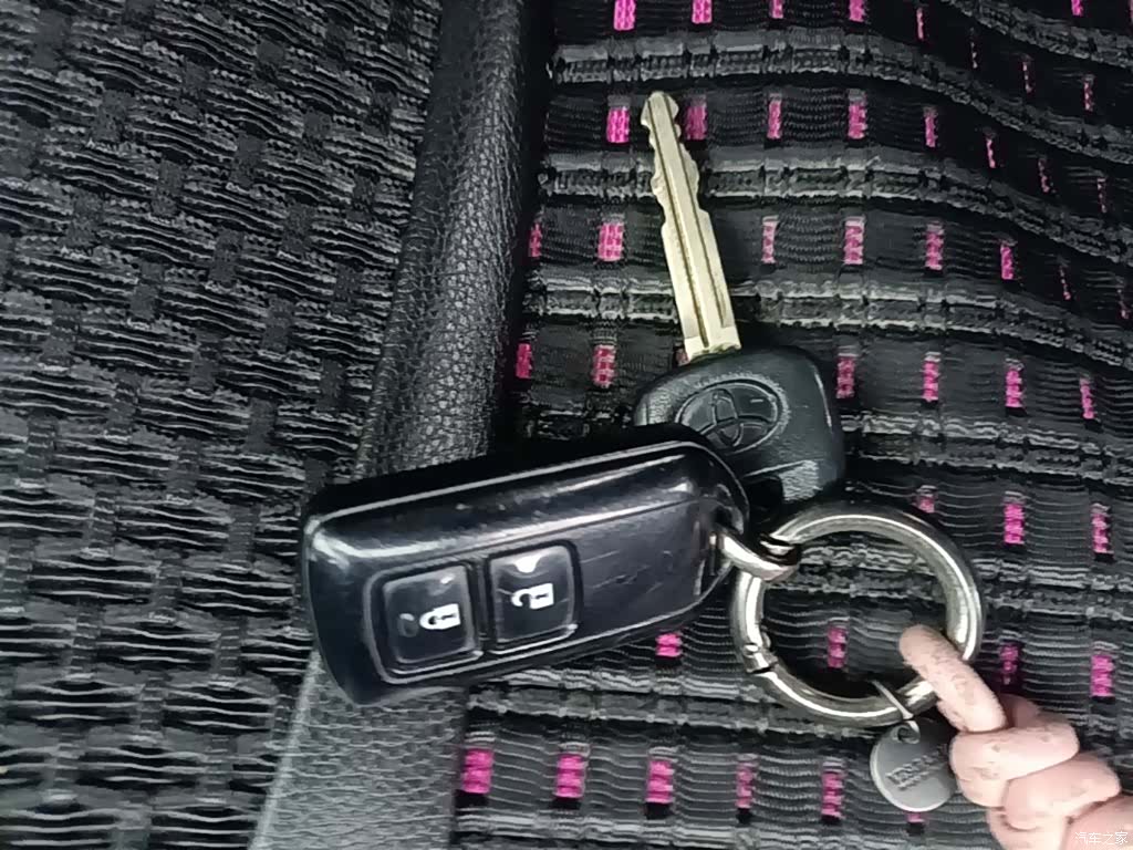 Toyota YARiS L, 2015 17