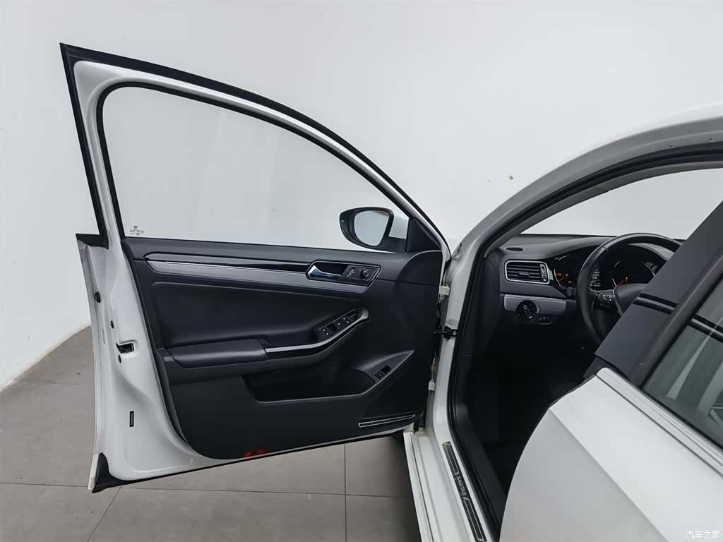 Volkswagen Sagitar, 2019 8