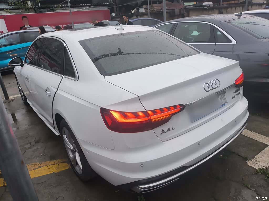 Audi A4L, 2021 все фото