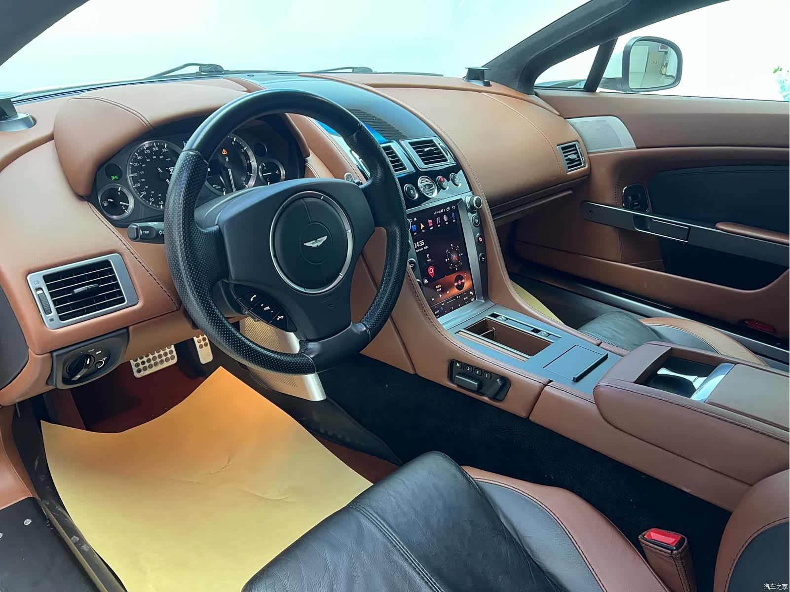 Aston Martin Vantage, 2012 4