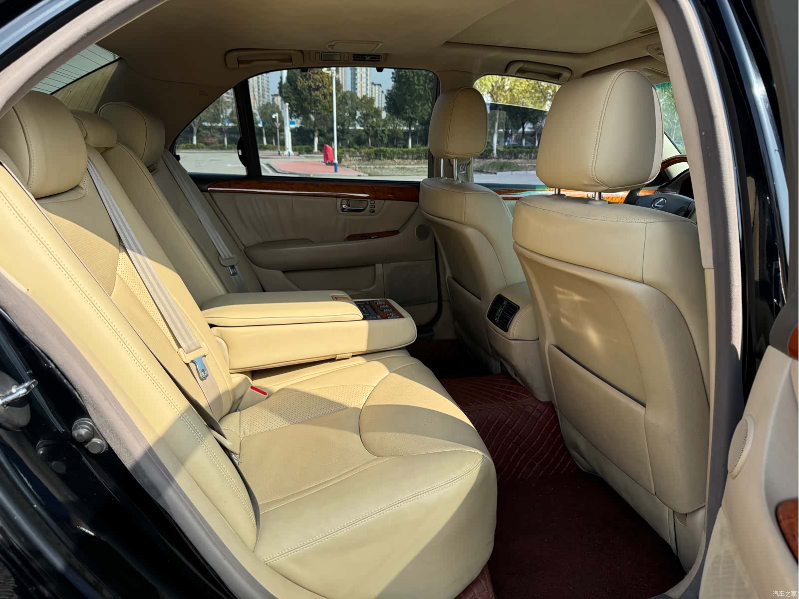 Lexus LS, 2004 6