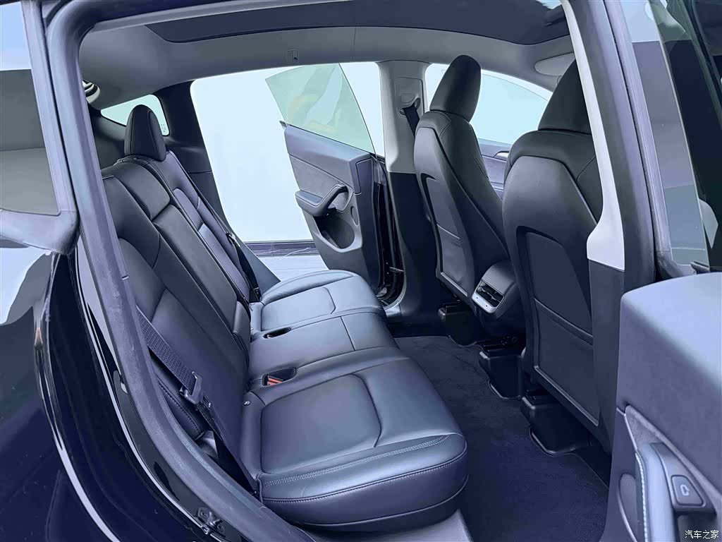 Tesla Model Y, 2023 9