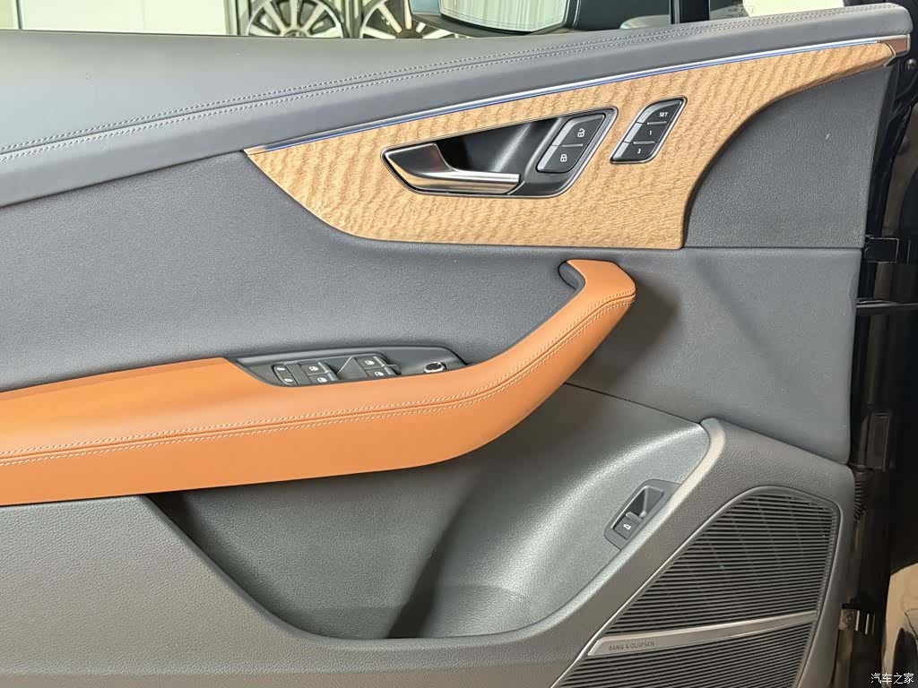 Audi Q7, 2025 2