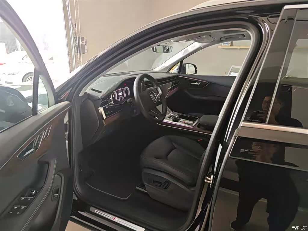 Audi Q7, 2025 4