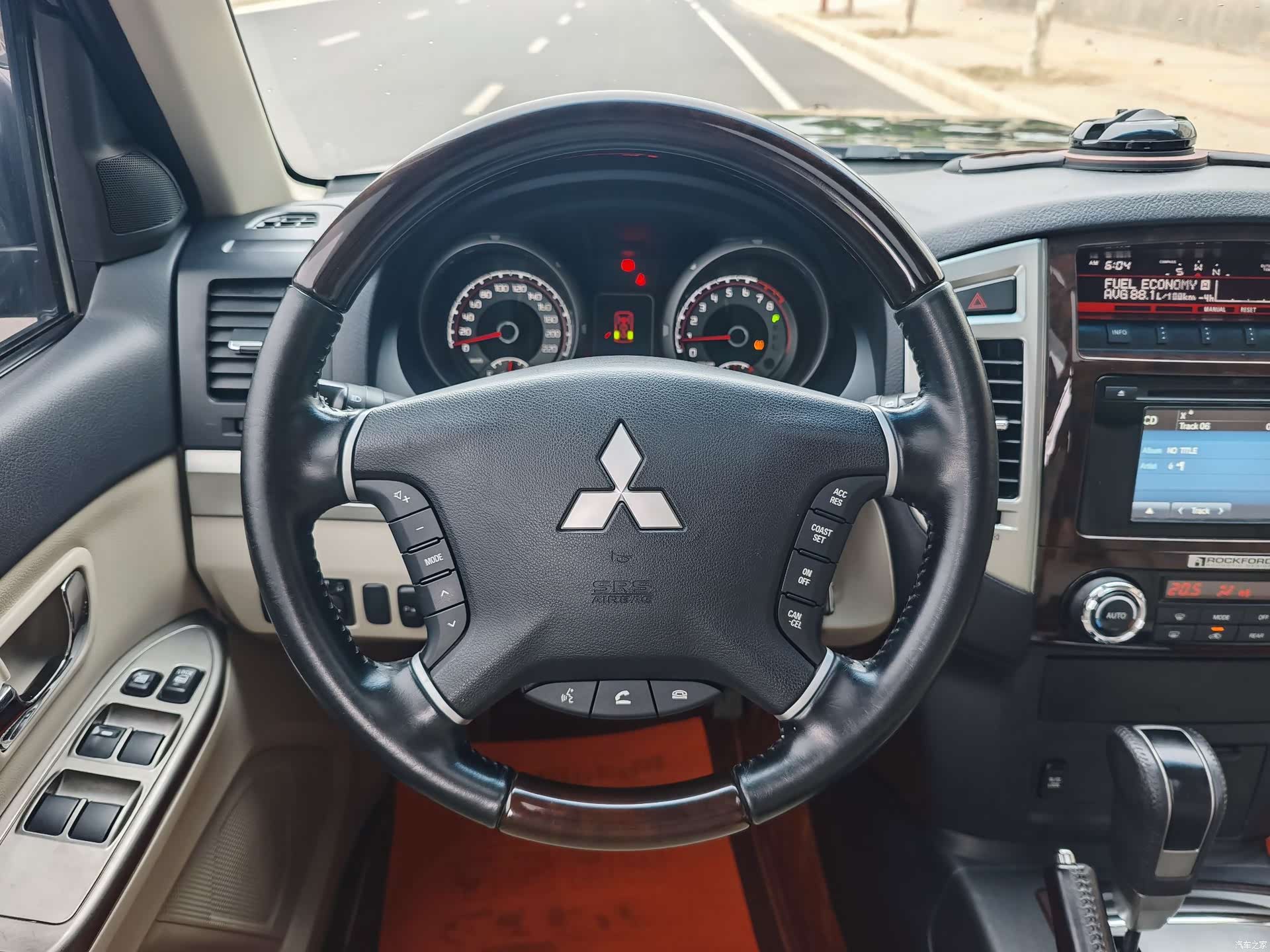 Mitsubishi Pajero, 2020 13