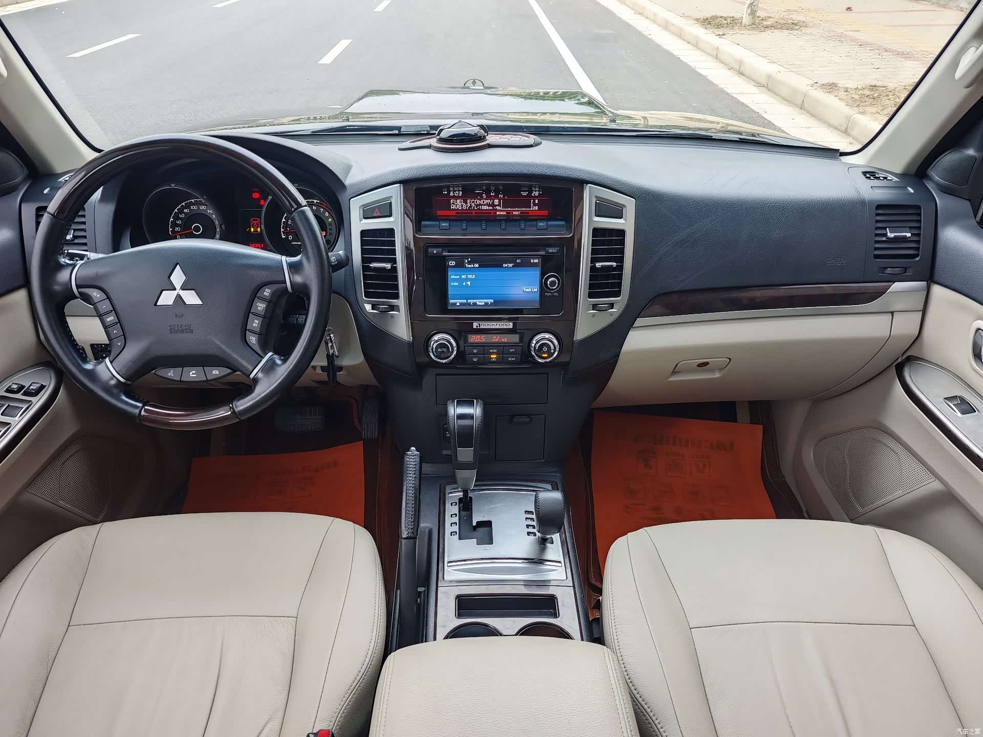 Mitsubishi Pajero, 2020 8
