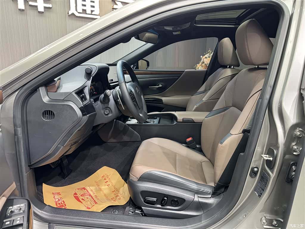 Lexus ES, 2024 все фото