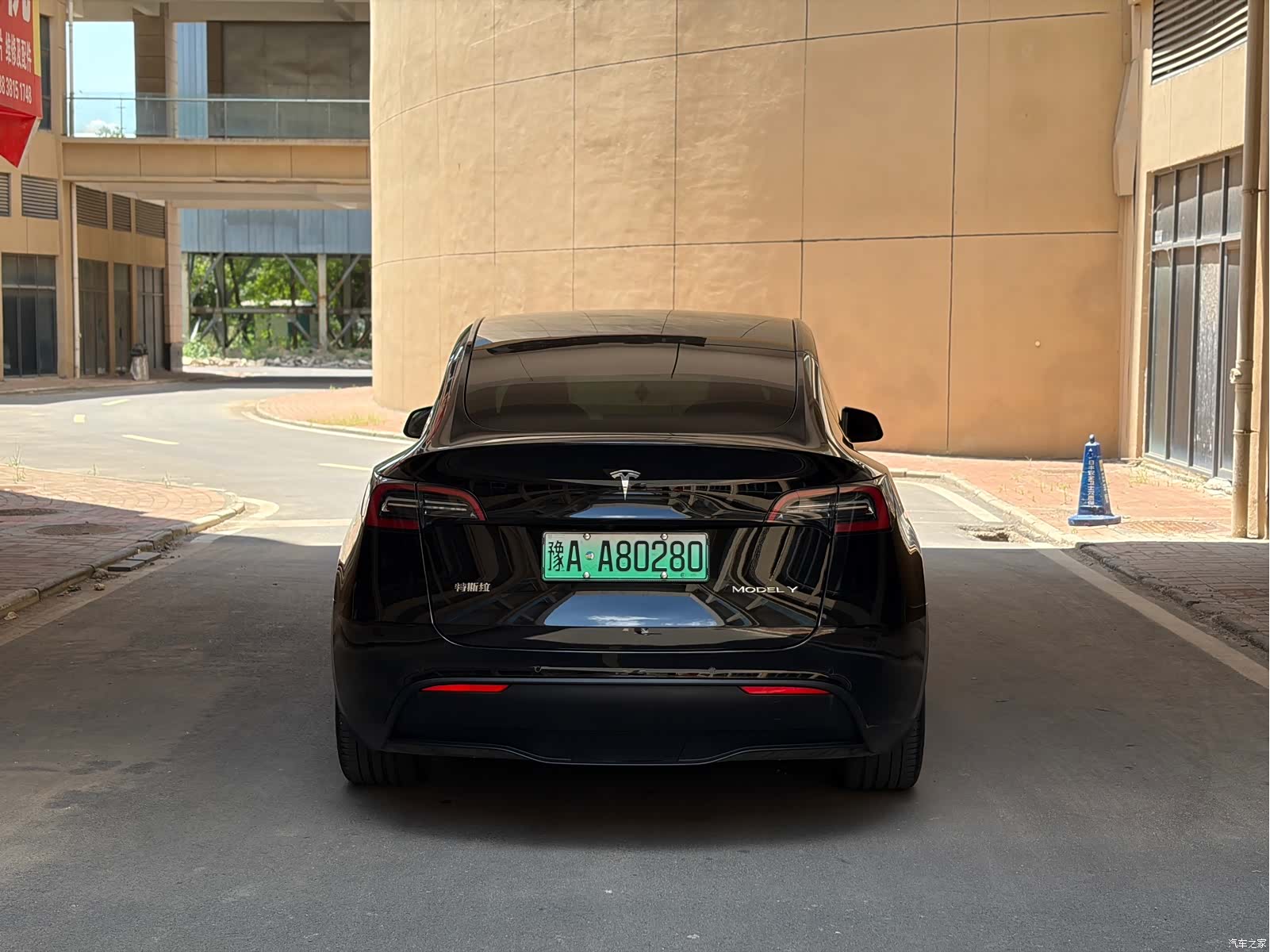 Tesla Model Y, 2023 17