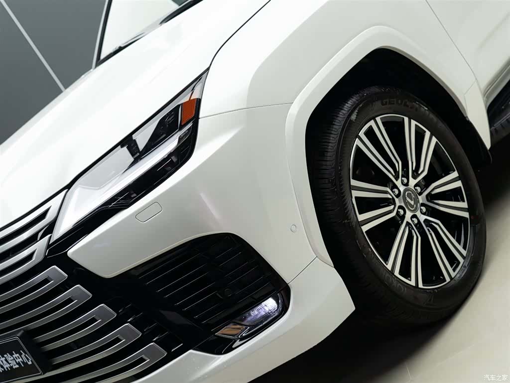 Lexus LX, 2026 3