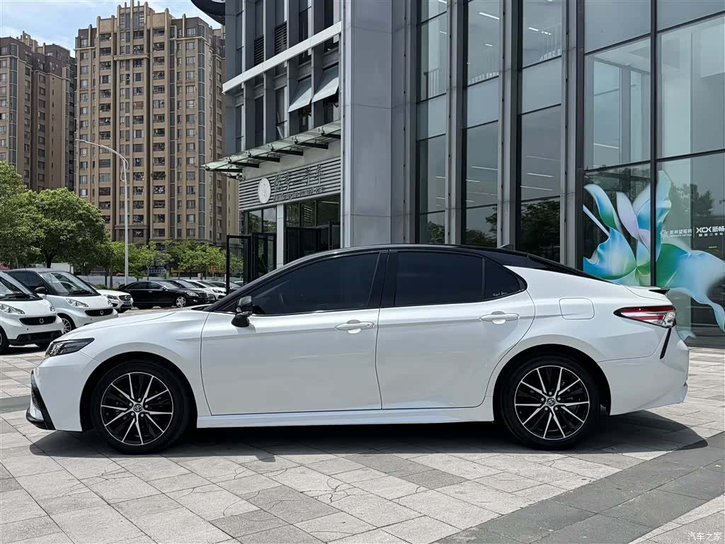 Toyota Camry, 2023 3