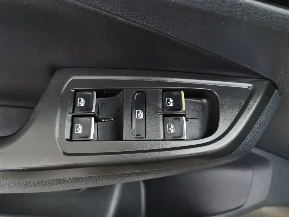 Volkswagen C-TREK Wei Collar