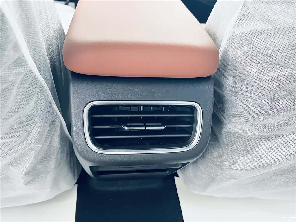 Geely Galaxy L6, 1900 18