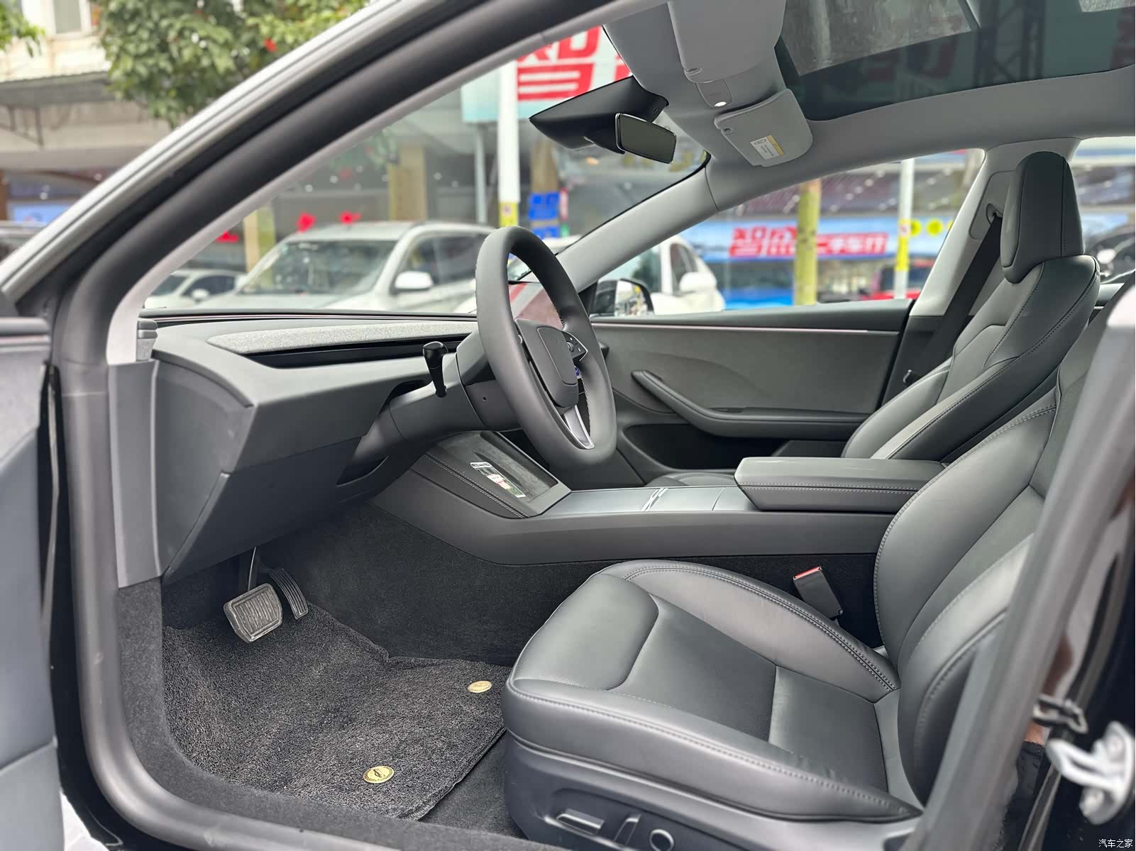 Tesla Model 3, 2025 10