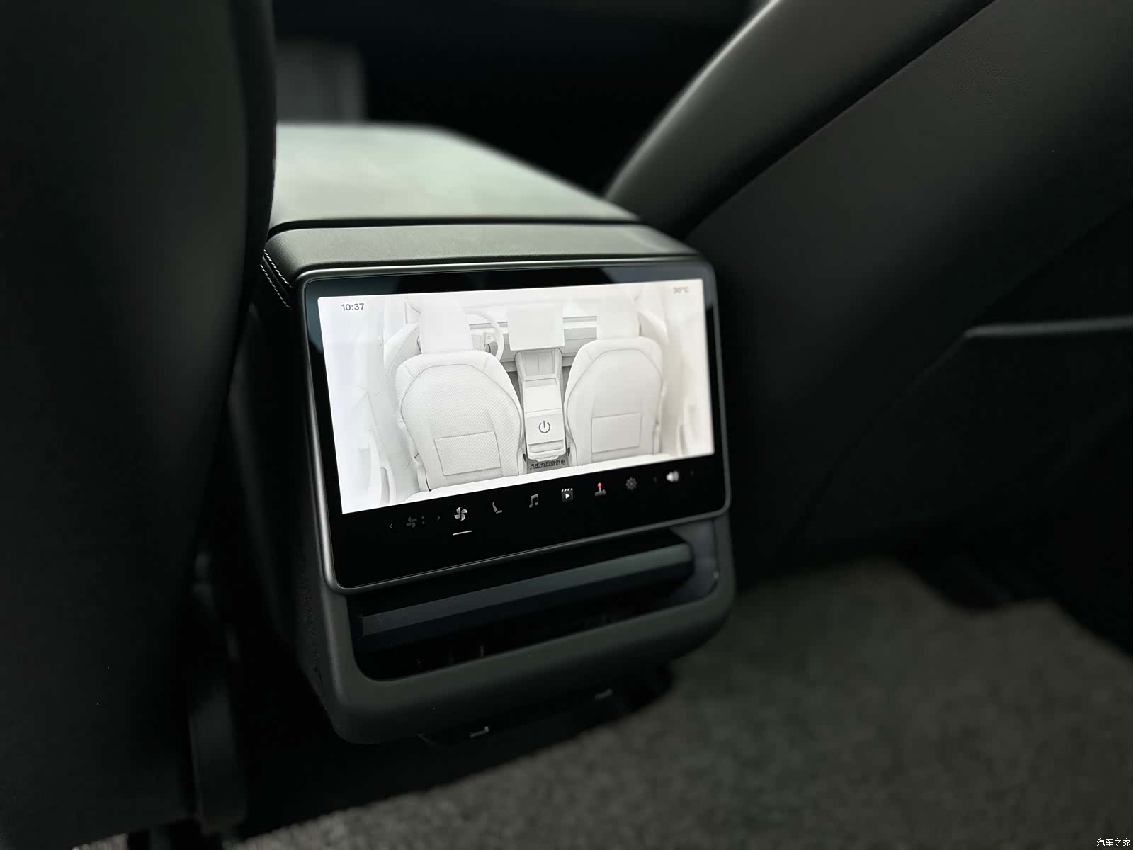 Tesla Model 3, 2025 17