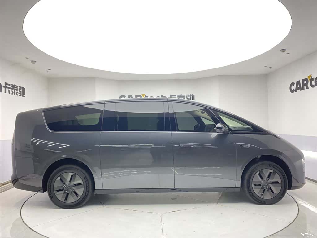Li Auto MEGA, 2025 4