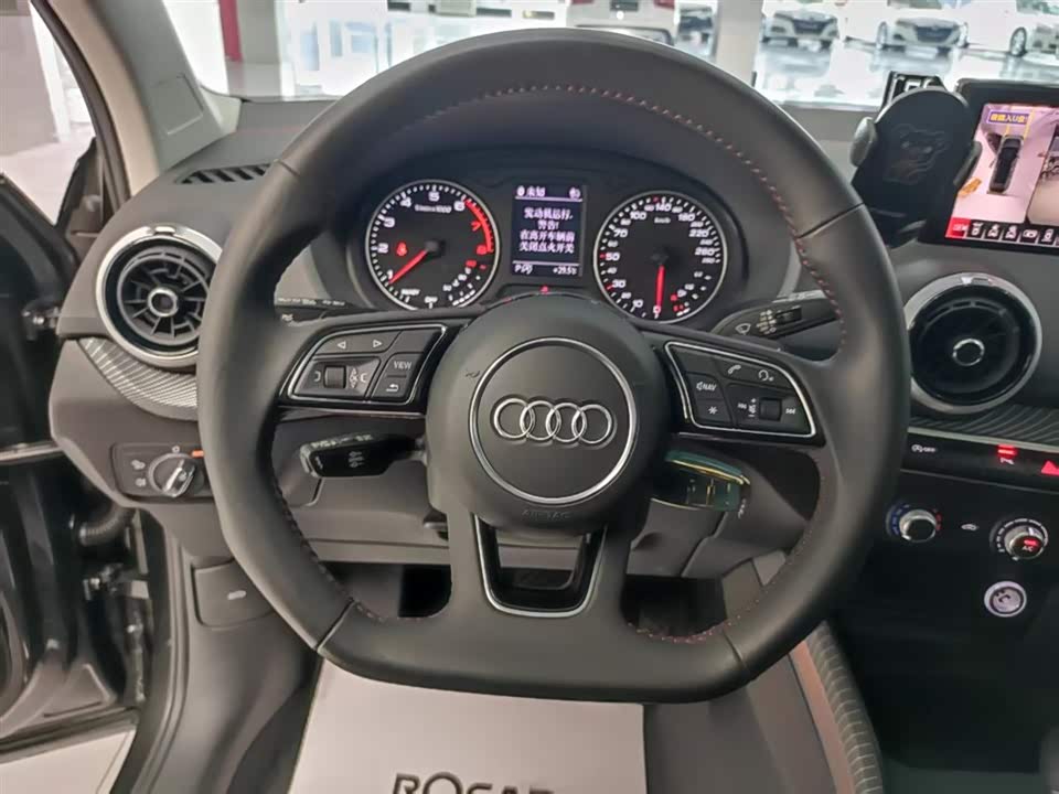 Audi Q2L