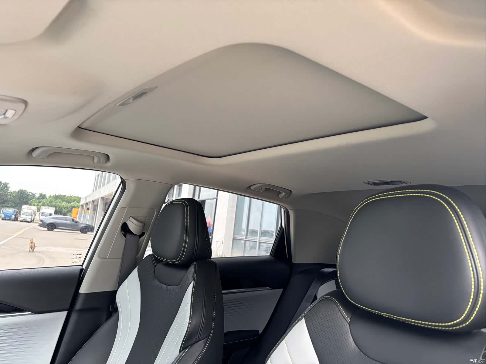 Geely Coolray, 2022 12