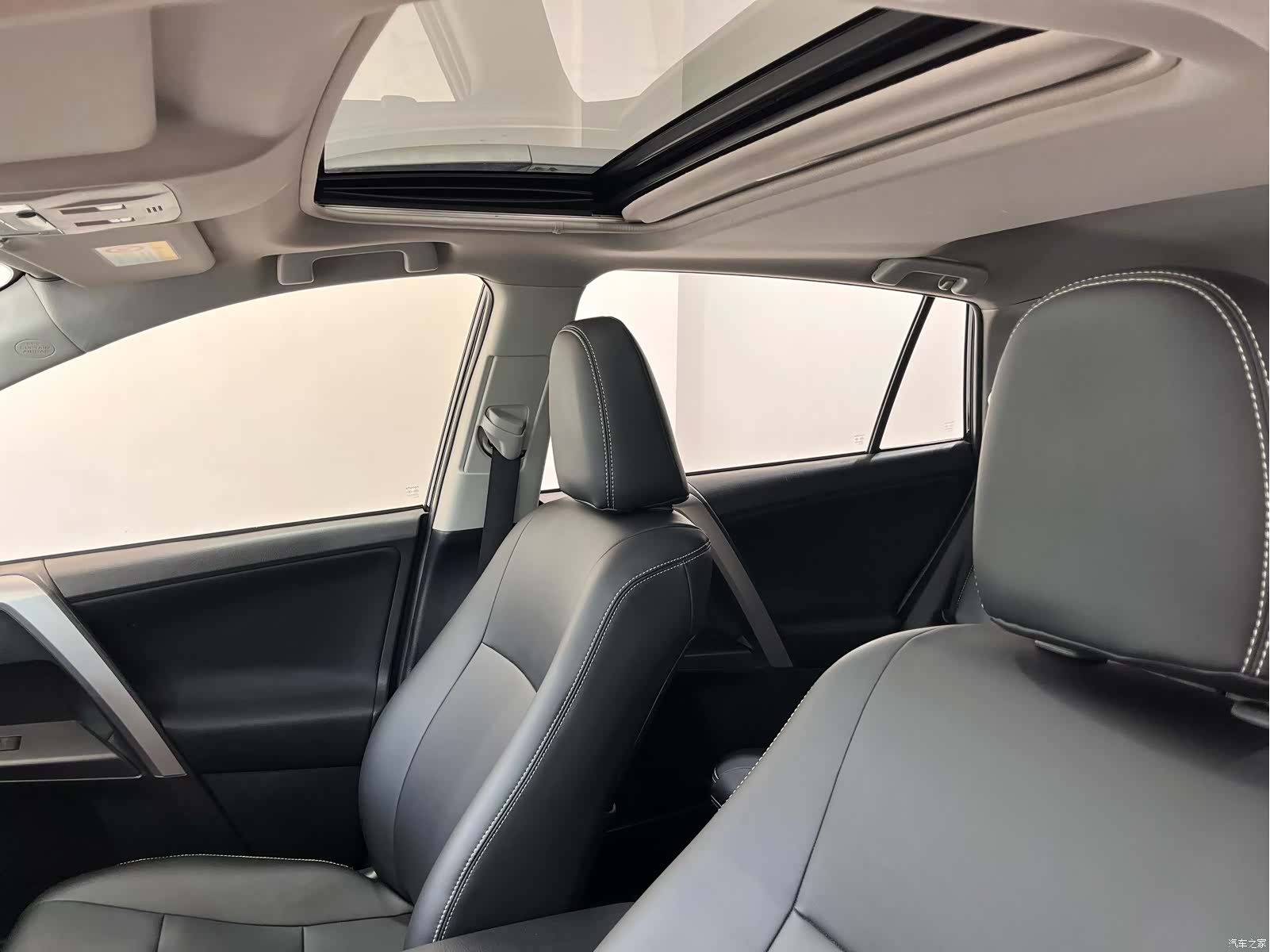 Toyota RAV4, 2016 все фото