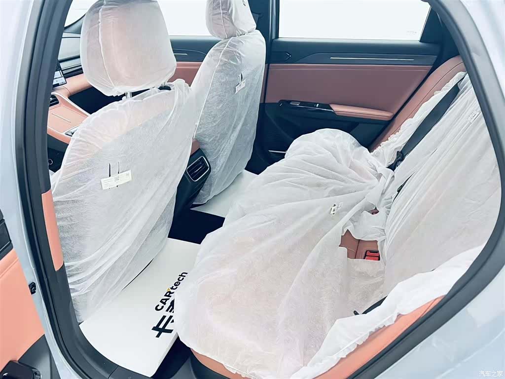 Geely Galaxy L6, 1900 14