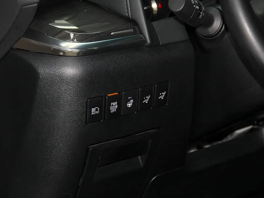 Lexus LM Lexus LM