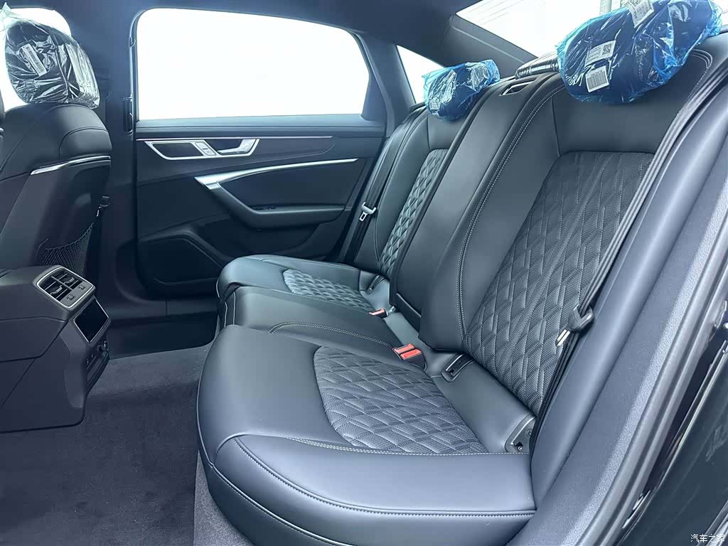 Audi A6L, 2025 11