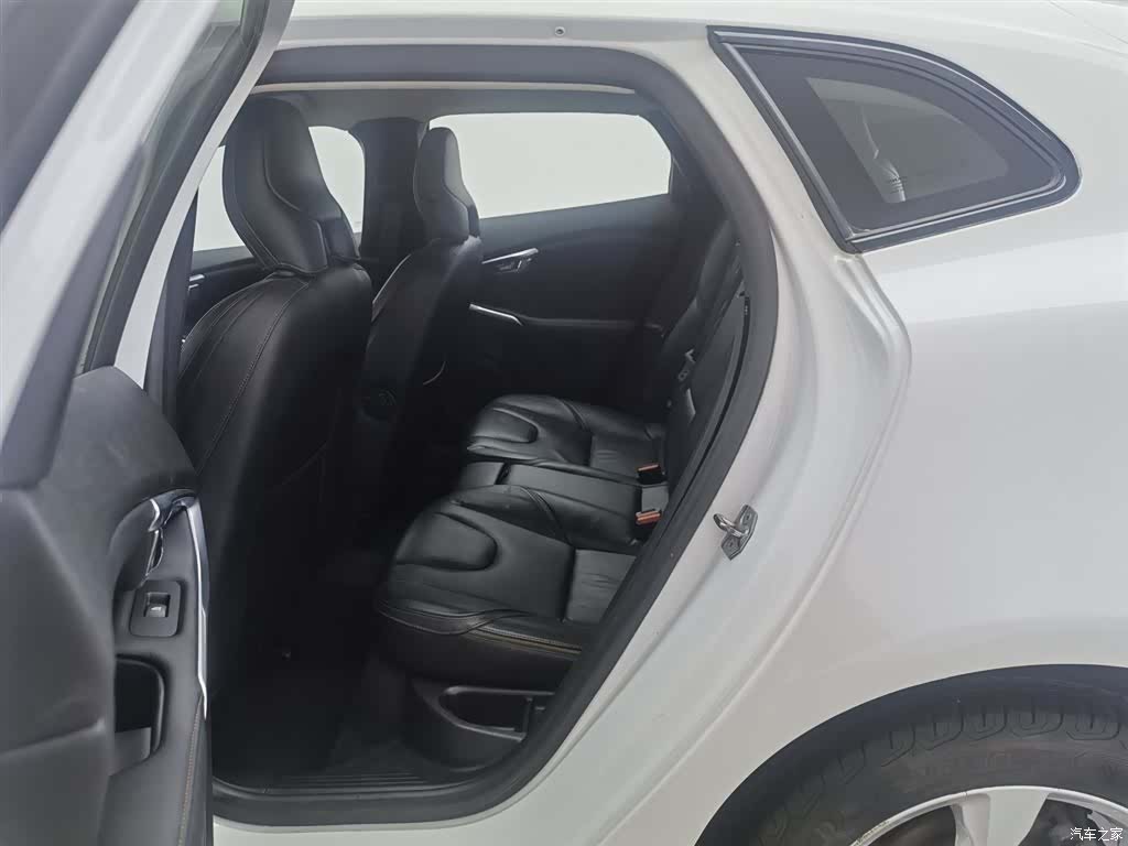 Volvo V40, 2014 15