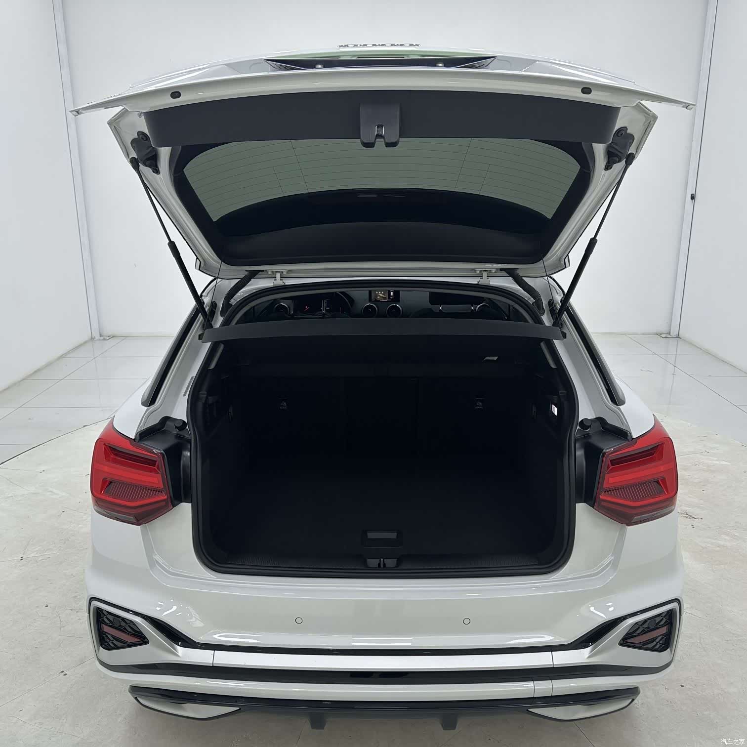 Audi Q2L, 2022 15