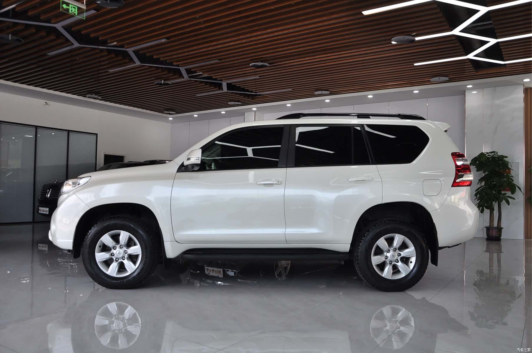Toyota Prado, 2015 3