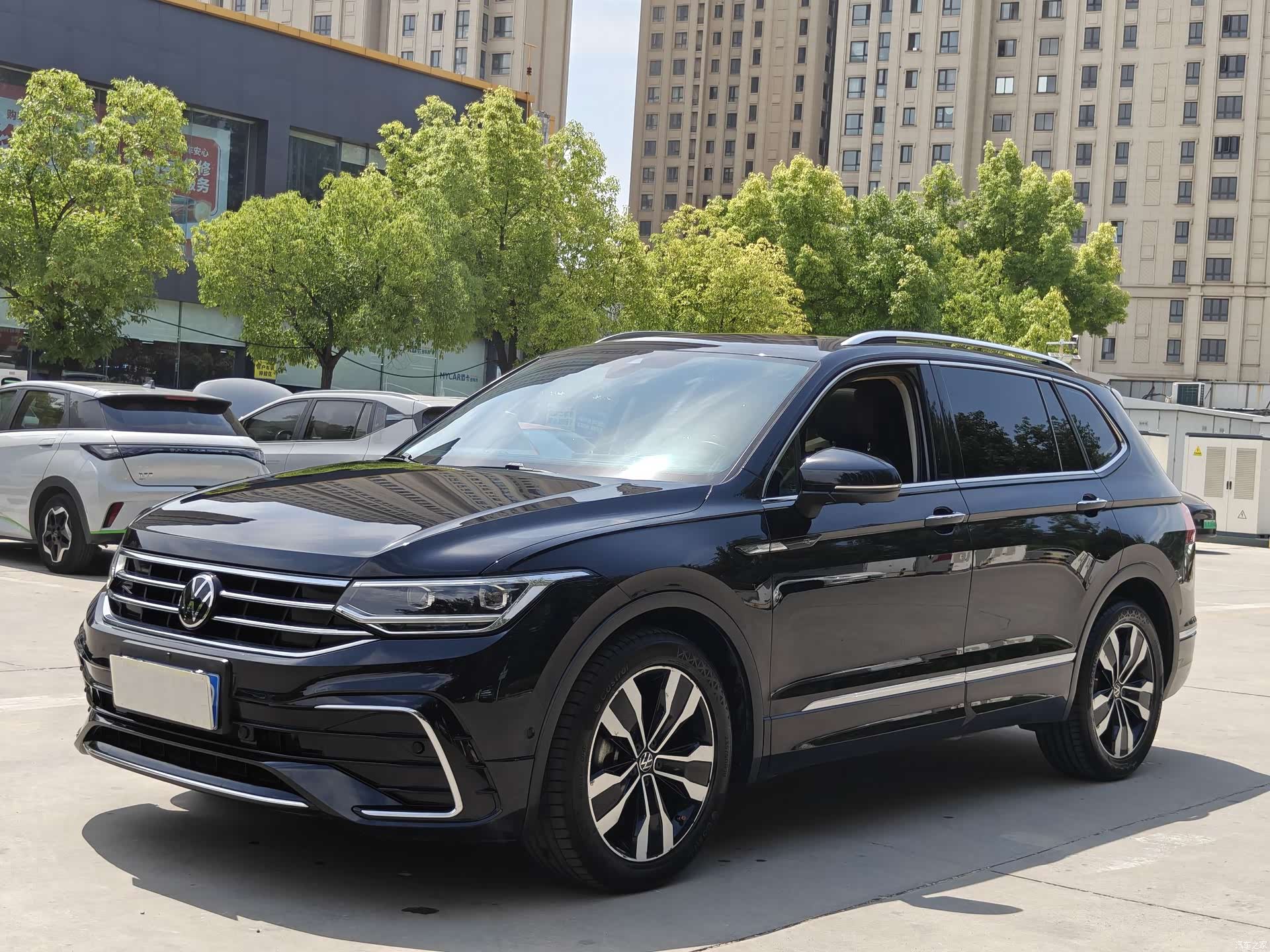 Volkswagen Tiguan L, 2023 1