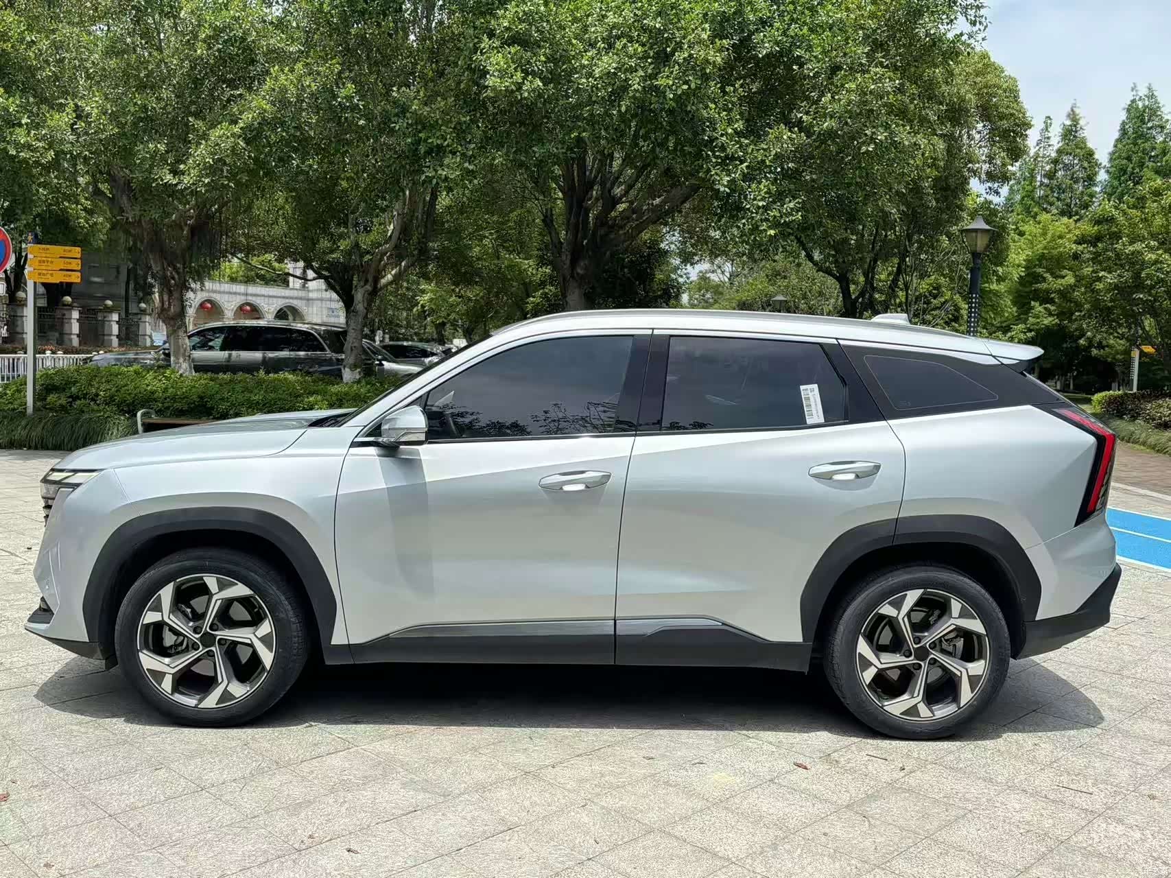 Geely Boyue, 2022 13
