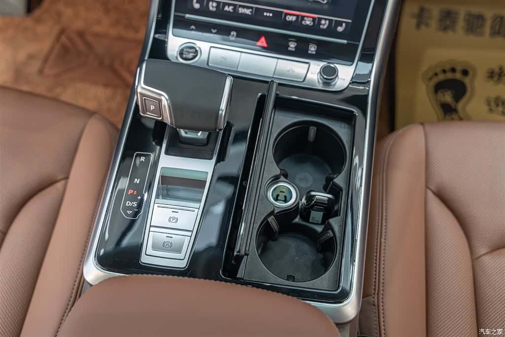 Audi Q7, 2025 3