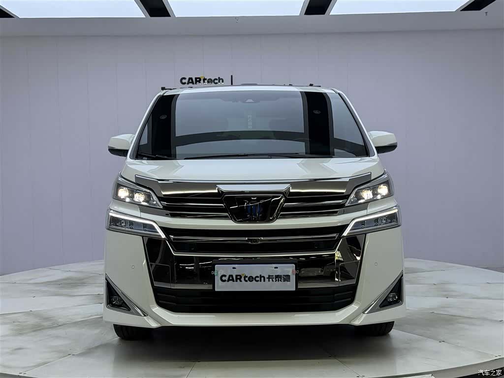 Toyota Vellfire, 2022 3