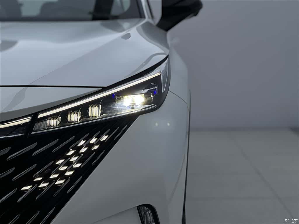 Roewe RX5, 2023 6