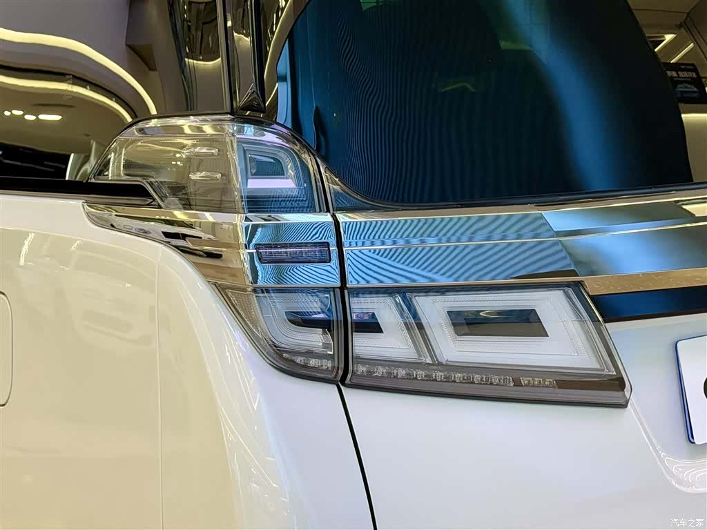 Toyota Vellfire, 2022 15