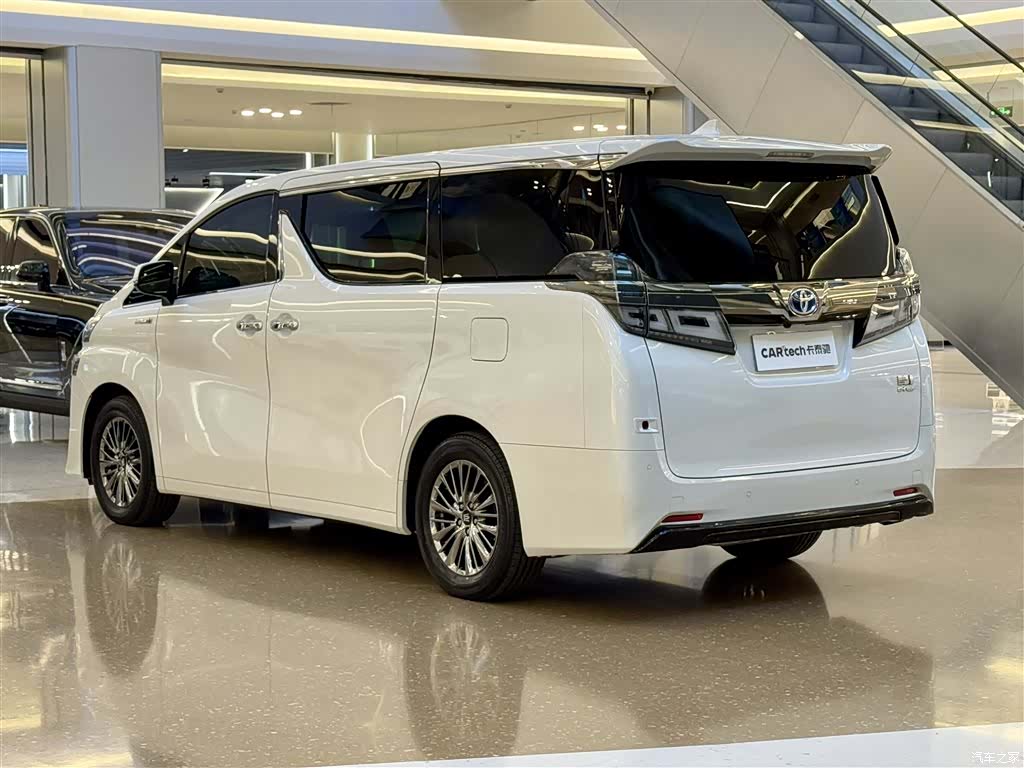 Toyota Vellfire, 2022 11