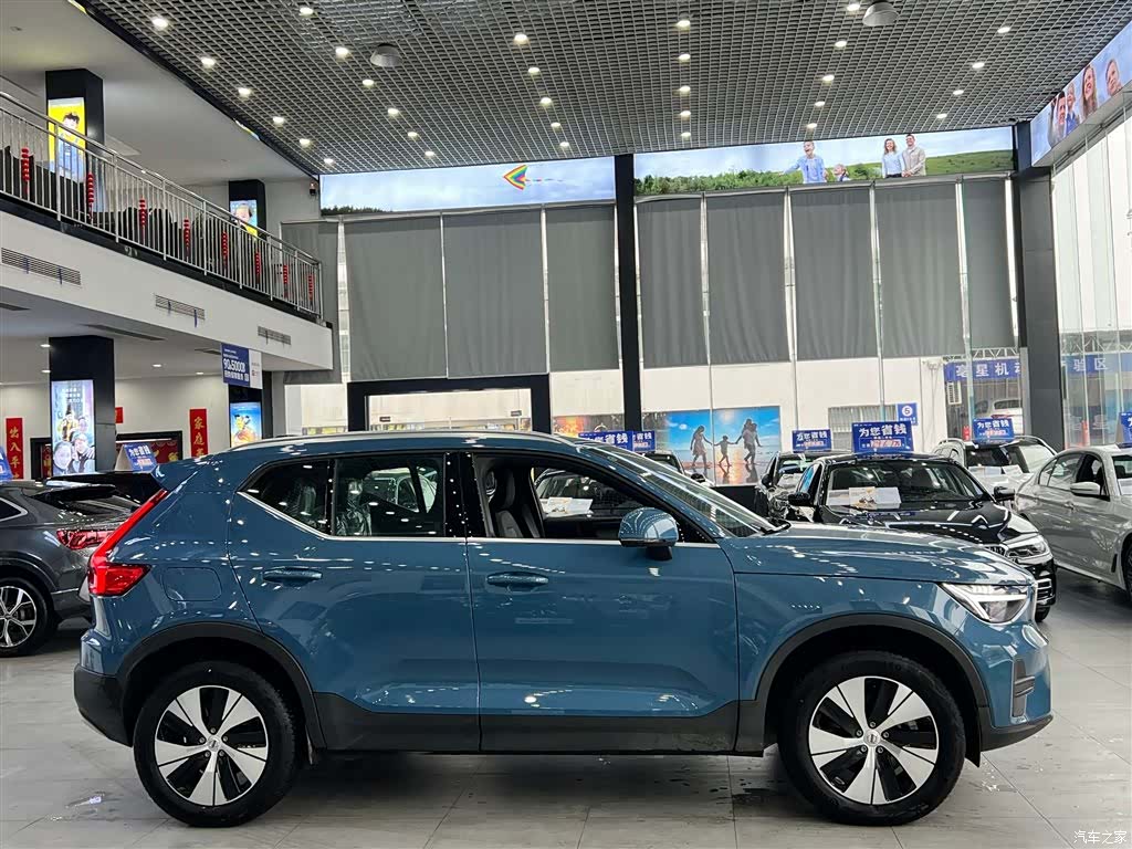 Volvo XC40, 2025 4
