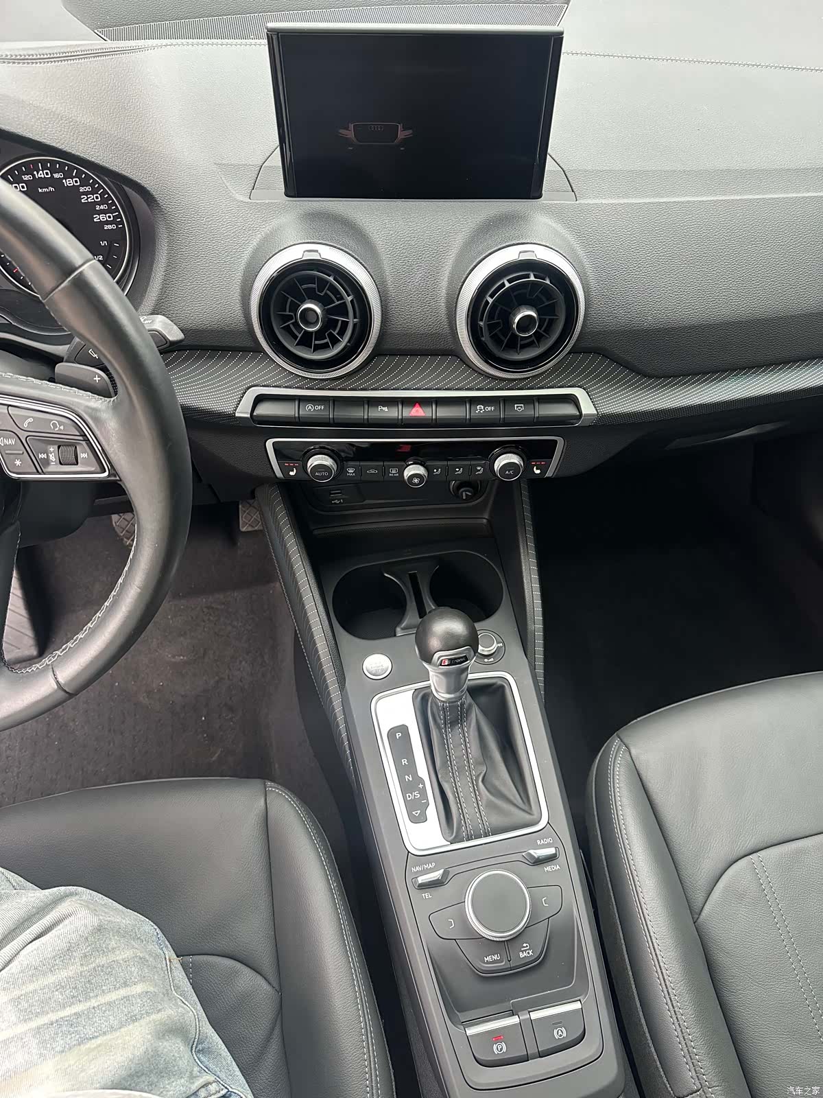Audi Q2L, 2023 14