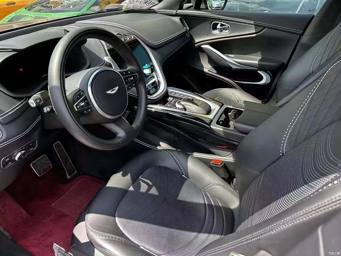 Aston Martin DBX, 2021 3