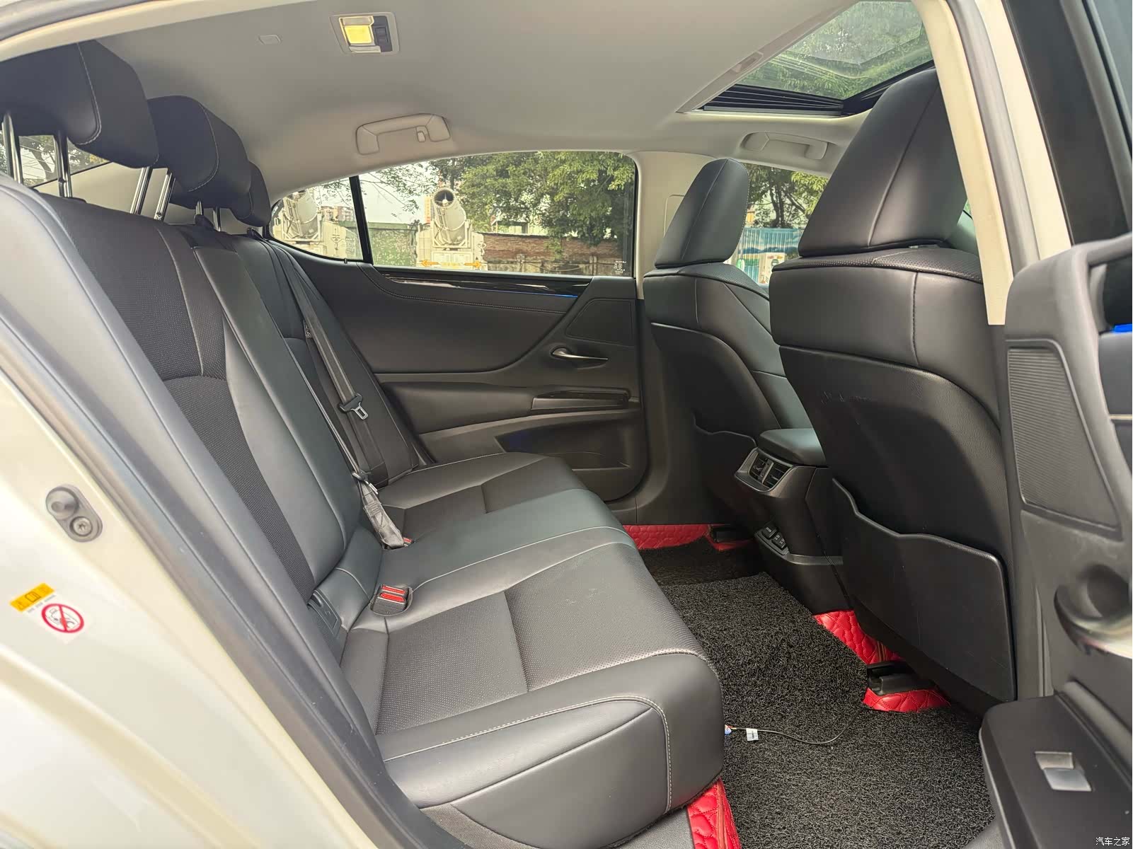 Lexus ES, 2019 12